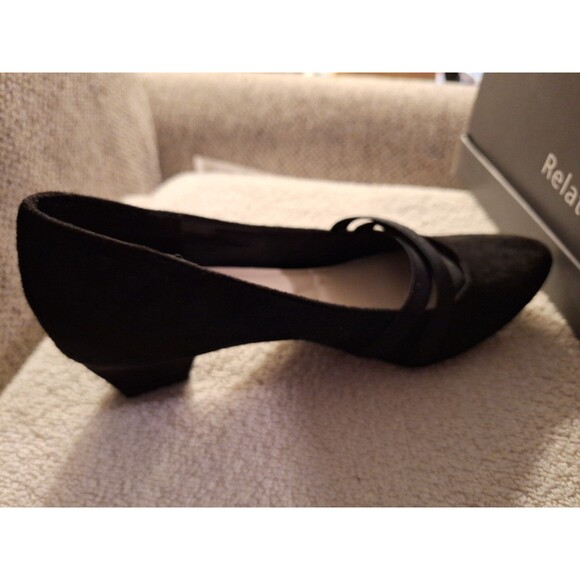 Relativity Women's Brinkley Pump Suede Heels 2" Slip On Ruche‎ Strap Black 6M - Picture 3 of 10
